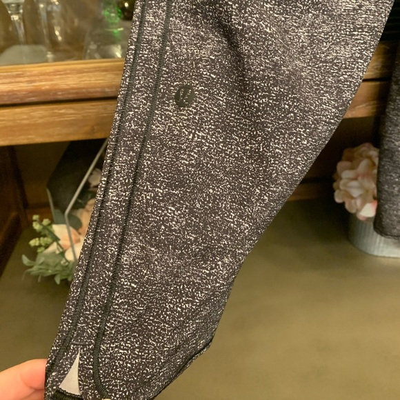 Lululemon Keep It Classic Crop - Picture 5 of 8